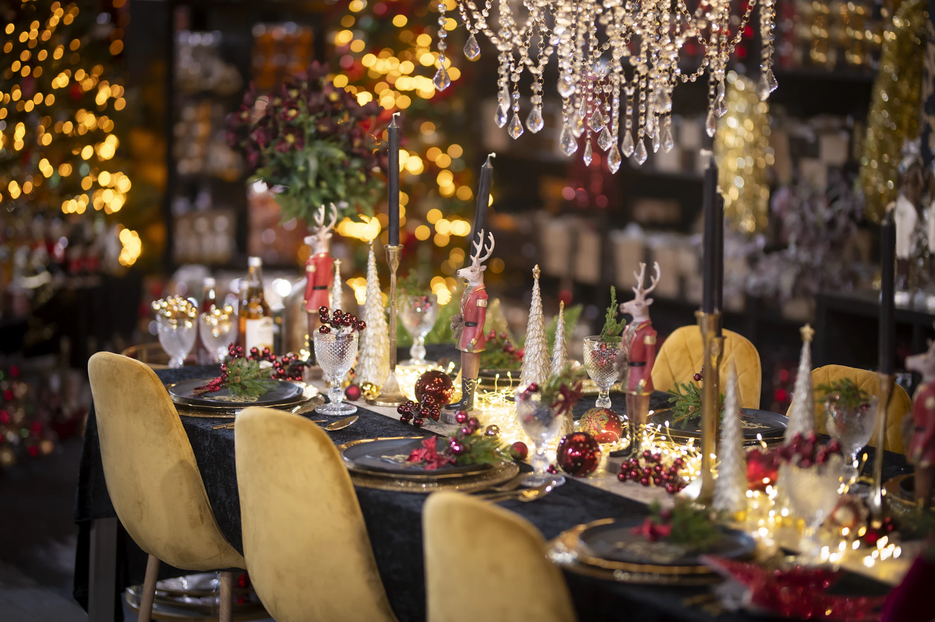 Mesa de gala preparada para la cena de Navidad de una empresa