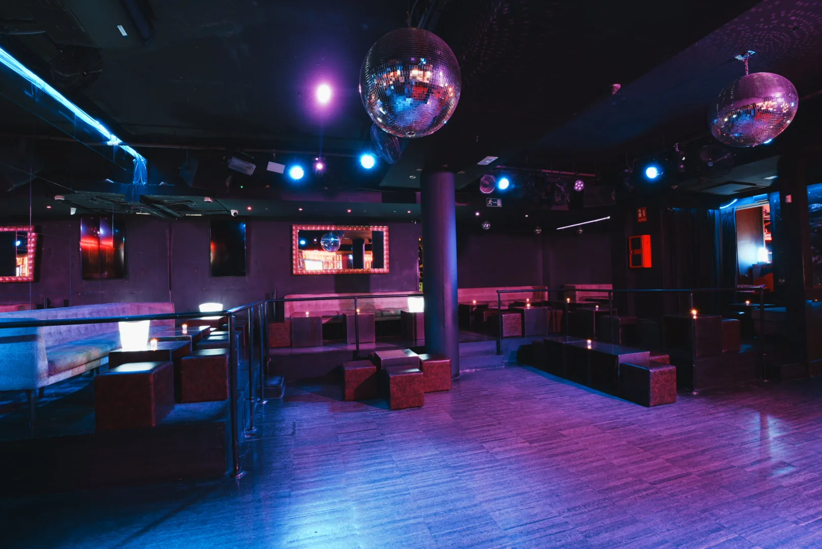 Discoteca para eventos privados en Barcelona: pista y bolas de discoteca de Hyde Club