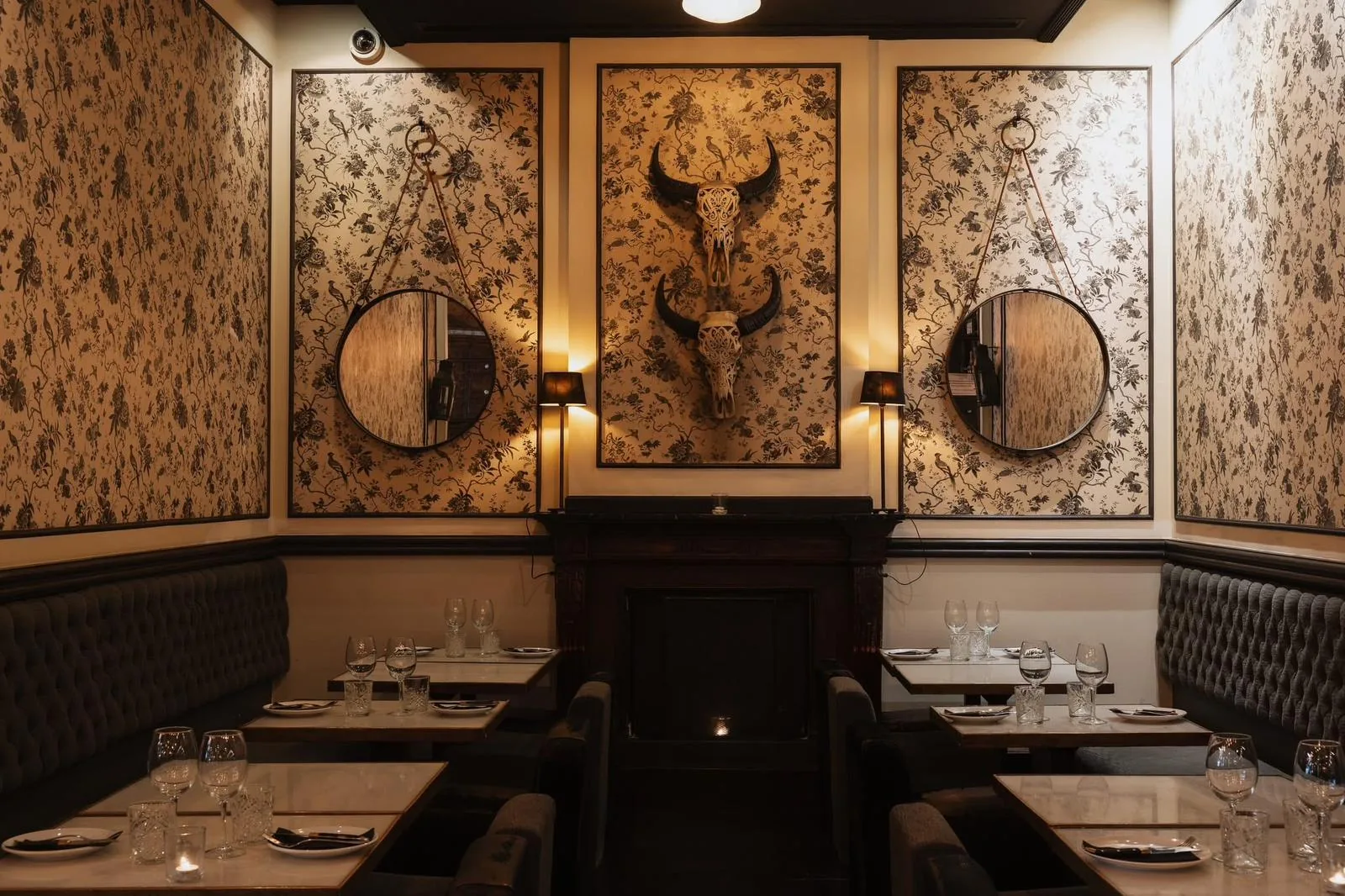 Sala privada preparada para una cena de empresa en Pepito, Barcelona